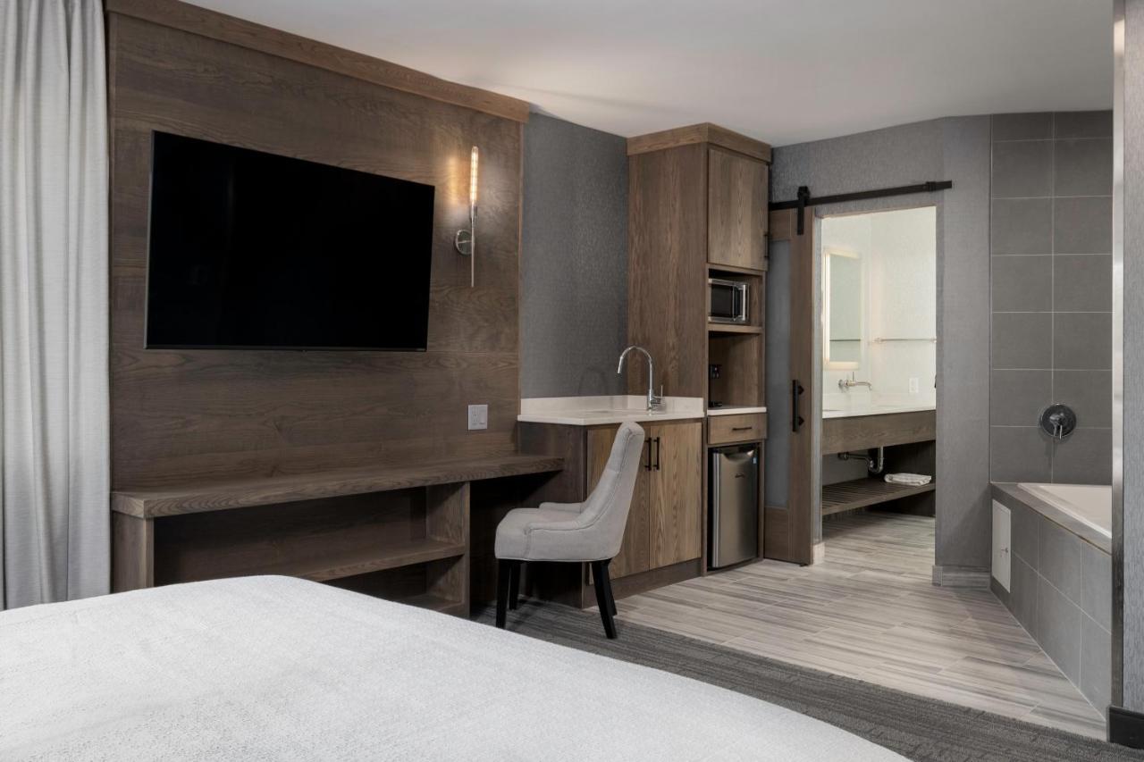 Voco Niagara Falls - The Cadence By Ihg Exterior foto A guest room at the Hilton Garden Inn in San Francisco
