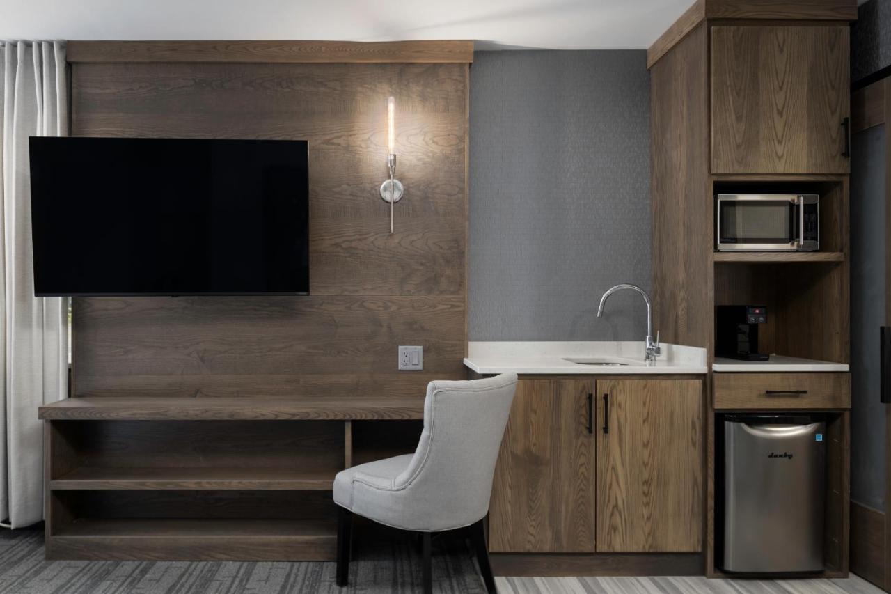Voco Niagara Falls - The Cadence By Ihg Exterior foto A wet bar in a hotel room