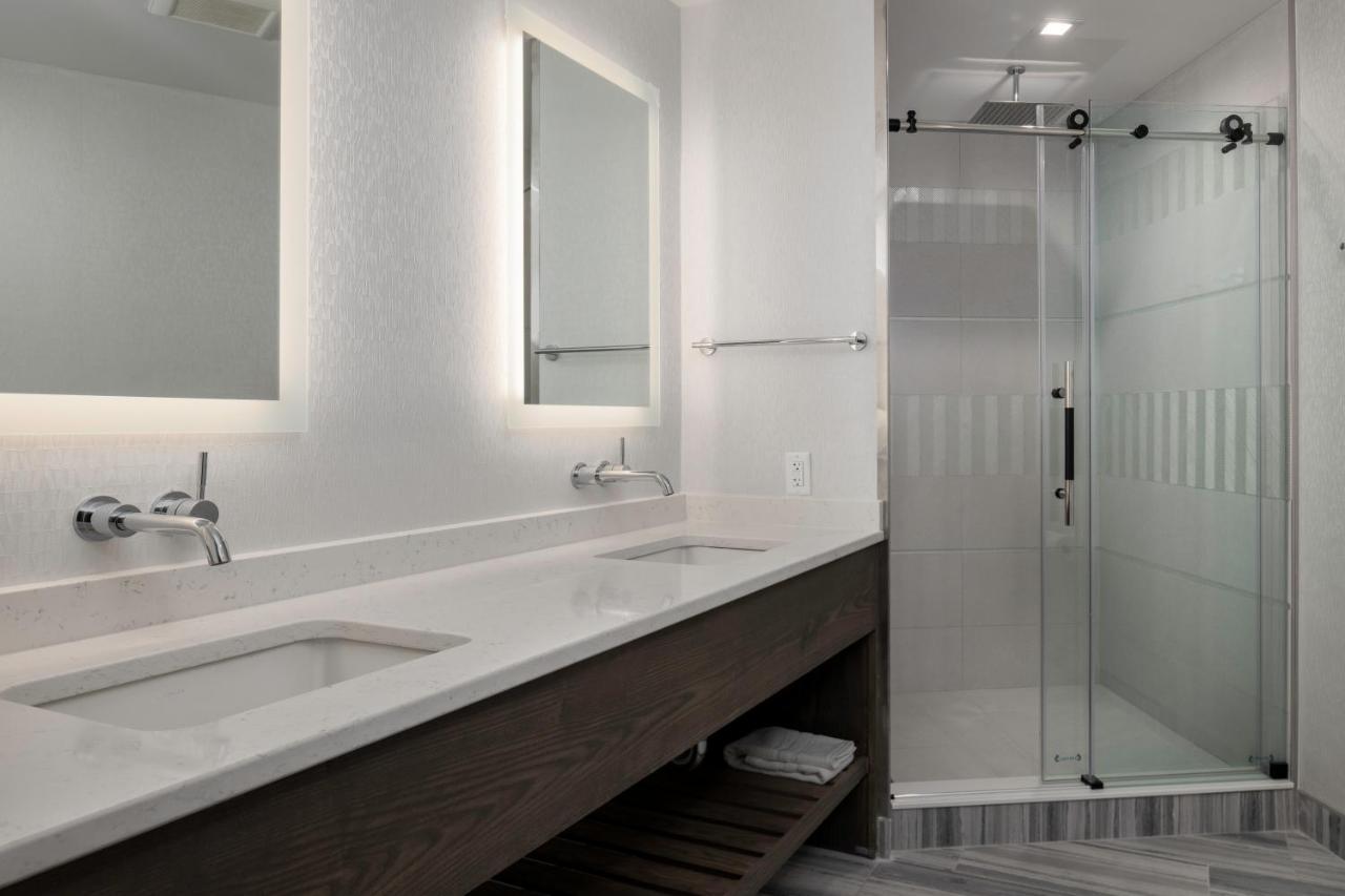 Voco Niagara Falls - The Cadence By Ihg Exterior foto Bathroom