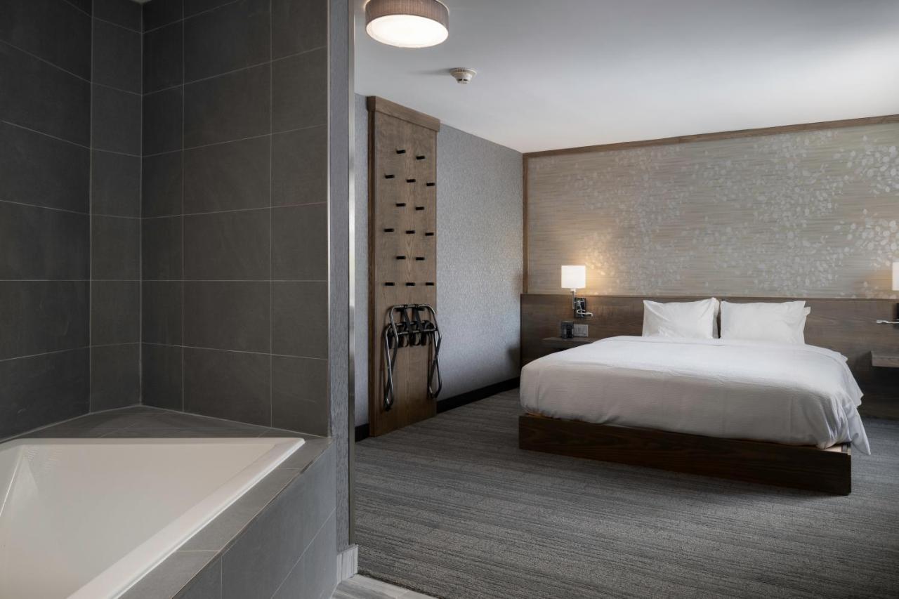Voco Niagara Falls - The Cadence By Ihg Exterior foto A guest room at the hotel