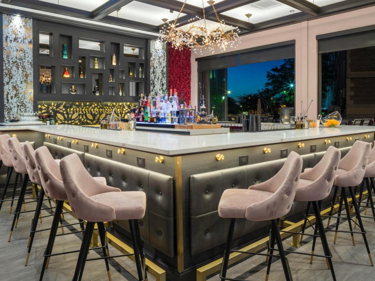 Voco Niagara Falls - The Cadence By Ihg Exterior foto The bar at the 1905